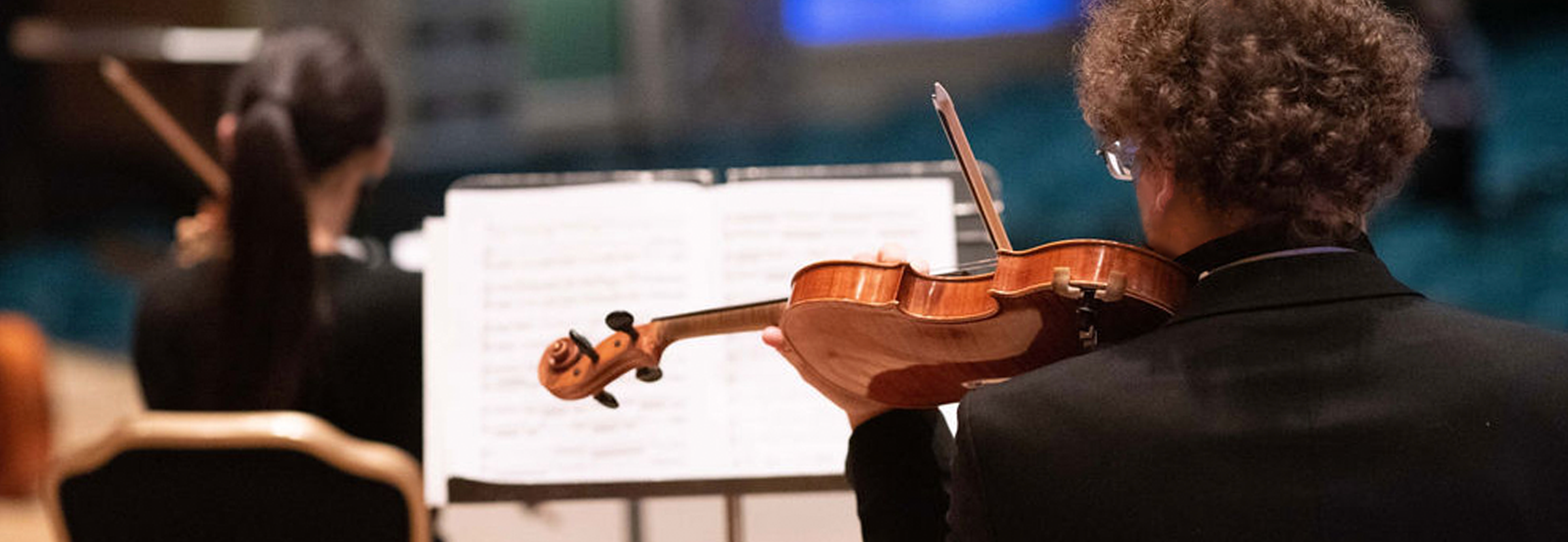 photo of a guy playing violin